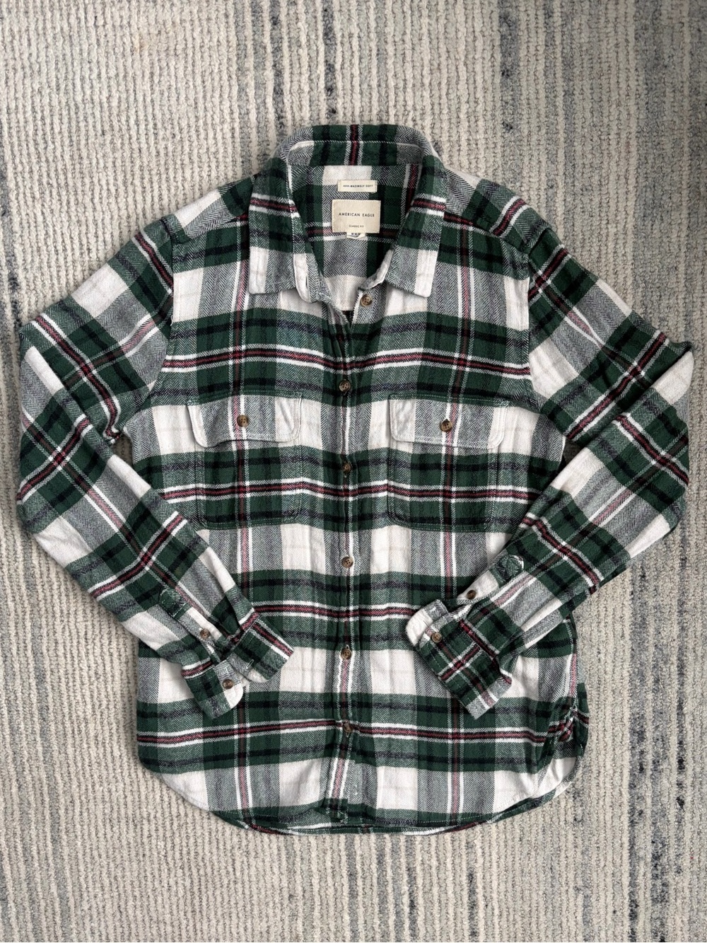 American Eagle Green, White & Red Plaid Flannel Shirt Size M